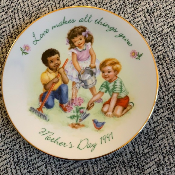Avon 1991 Mother’s Day Plate - Picture 1 of 2